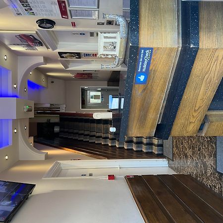 The Crystal Lodge Hotel London Borough of London Borough of Croydon Exteriör bild